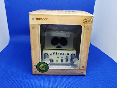 KIDROBOT South Park AWESOME-O Glow In The Dark Figure 3". NEW AND SEALED GITD
