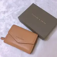 在飛比找PopChill優惠-[二手] CHARLES＆KEITH 經典信封式短夾 小CK