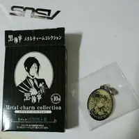 在飛比找蝦皮購物優惠-收藏出清 黑執事 金屬黑白吊飾 伊麗莎白款 吊飾 金屬吊飾 