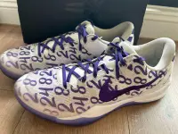 在飛比找Yahoo!奇摩拍賣優惠-Nike Kobe 8 紫色籃球實戰鞋， US 12, 可刷