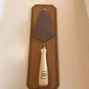 NWT Rae Dunn cake server