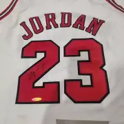 MICHAEL JORDAN SIGNED CHICAGO BULLS JERSEY UPPERDECK AUTHENTICATION