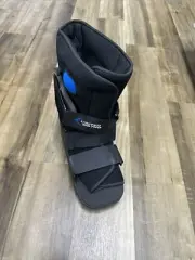 United Ortho USA Air Cam SHORT Top Walker Fracture Boot, Medium, Black