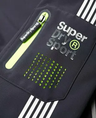 跩狗嚴選 極度乾燥 運動系列 Superdry Trakker 連帽 刷毛 風衣 碳黑 螢光綠 外套 反光 防潑水 夾克