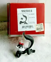 Penelope " My Hero" Goebel Looney Tunes 1999 Ornament Pepe La Pew NEW IN BOX