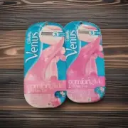2x Gillette Venus ComfortGlide White Tea Women's Razor: 1 Handle + 2 Refills