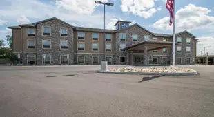 Cobblestone Inn and Suites - St Marys