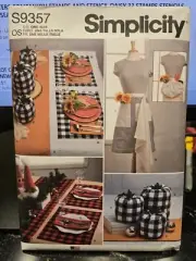 Simplicity Sew Pattern S9357 APRON HOLIDAY FALL DECOR TABLE TEA TOWELS