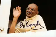 Sir Ben Kingsley Hand Signed 6x4 Photo Gandhi Shutter Island Autograph + COA