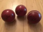 ADAM GILCHRIST - HAND SIGNED FULL SIZE CRICKET BALL - THE ASHES - WICKETKEEPING