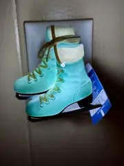 Yankee Candle Ice Skates Plug Scentplug Diffuser Night Light Winter Skating Blue