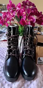 Women Combat Boots Sam & Libby Edelman size 7.5 Embossed Black