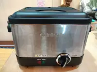 在飛比找Yahoo!奇摩拍賣優惠-二手 Cuisinart 不鏽鋼輕巧型溫控電子油炸鍋 CDF