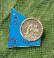 GILT 2000 OLYMPIC SPORTS BADGE - WRESTLING