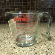 Vtg PYREX 2 Cup-16 OZ-500 ML Tinted Glass Measuring Cup/Red Letters/J Handle