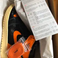 在飛比找蝦皮購物優惠-Air Jordan 1 豬油扣碎 555088 028