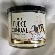 Bath & Body Works HOT FUDGE SUNDAE Candle 14.5 oz 3-wick Fudge Vanilla Ice Cream