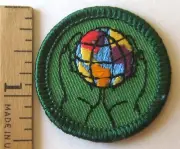 Retired Girl Scout 2001 Junior GLOBAL AWARENESS BADGE Hands Holding Earth Patch