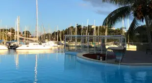 superbe villa au bord de la mer, piscine, ponton prive