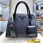 『悅悅 米蘭購』專櫃全新 普拉達 PRADA MONOCHROME SAFFIANO 鎖頭皮革包 手提包1BA156正品