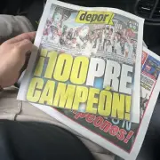 Peru Universitario De Deportes Periódicos Centenario Crema Fútbol libero socce