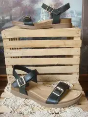 NWOB~ SOFFT BLACK LEATHER BUCKLED LOW WEDGE MOLDED INSOLE SANDALS ~ SZ 8M