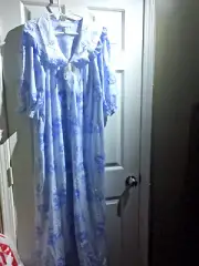 NEW VANDEMER VINTAGE WOMAN ROBE BLUE ZIP UP MEDIUM FLORAL LOUNGER NWT
