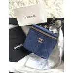 二手折扣 CHANEL 香奈兒 小金球 復古牛仔盒子包 絲絨 水鑽金球 鏈條化妝包 藍色 AP1447