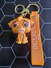 SIMBA (STYLE 1 OF 2) THE LION KING SERIES KEYCHAIN KEYRING *