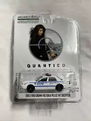 GREENLIGHT HOLLYWOOD QUANTICO 2003 FORD CROWN VICTORIA POLICE 1/64