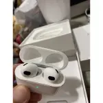 蘋果台灣公司貨 3代 AIRPODS 賣單👂/充電盒跟左右耳一樣都是1600 A2564