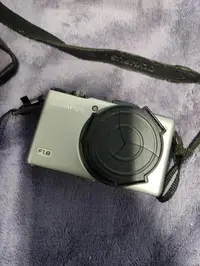 在飛比找Yahoo!奇摩拍賣優惠-二手保固七日 OLYMPUS XZ-1 大光圈相機 輸給W8