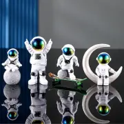 Astronaut Decor, New Astronaut Ornaments with Skateboards, Cake Topper Spaceman