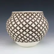 NATIVE AMERICAN LAGUNA POTTERY OLLA BY MIRIAM DAVIS