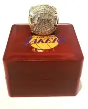 LA LAKERS - BRYANT NBA Championship ring 2010 WITH LAKERS LOGO box