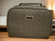 NEW WT GUESS BLACK LOGO INSULATED LUNCH BAG TOP HANDLE RHODES TRAVEL ADULT YOUTH