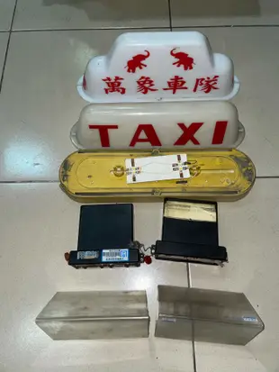 Uber Taxi計程車表計程車跳錶三億計時表計程表跳錶個一起（頂燈已賣出）拆售價錢再談 請先詢問 再下標）