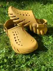 Echo Crocs Clog Limited Collaborations Unisex W10 US 41-42 EUR Desert Grass