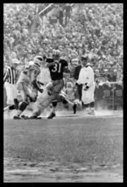 Green Bay Packers Fullback Jim Taylor during the St Louis Cardinal- Old Photo 1