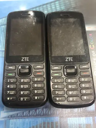 ZTE F327 二手機 單手機及一顆電池無充電線 3G 軍人機 科技園區 老人機 無相機手機 無照相手機 隨機出貨