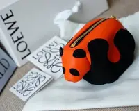 在飛比找Yahoo!奇摩拍賣優惠-Loewe 西班牙奢華皮革 Panda Coin Pouch