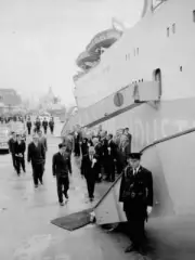Crown Prince Akihito Visits The Sakura-Maru, Which Cruises Abro 1964 Old Photo 2