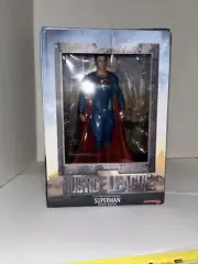 Kotobukiya DC Comics Justice League Superman ARTFX+ PVC Statue Box Damaged