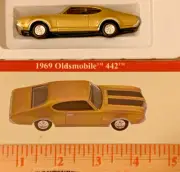 1969 OLDSMOBILE 442 GM Die Cast Toy Car Reader's Digest Sports Vintage New Gold