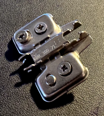 GRASS / MEPLA 600.300.21. • 00 • Hinge Baseplate • 592.393.72.00 • RARE •