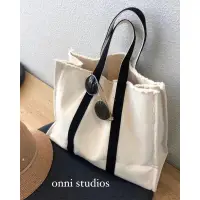 在飛比找蝦皮購物優惠-onni studios | 必買😍米白簡約大容量帆布包 帆