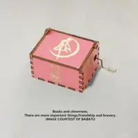 在飛比找ETMall東森購物網優惠-好一個少女心的粉紅色美少女戰士手搖音樂盒八音盒創意圣誕節禮物