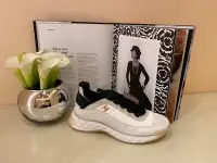 在飛比找Yahoo!奇摩拍賣優惠-【現貨36】chanel香奈兒21k新款白色運動鞋增高鞋老爹