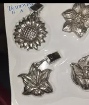 Lot of 4 Pieces Tradewind Bay Tablecloth Weights Metal Shape Flowers Brand New
