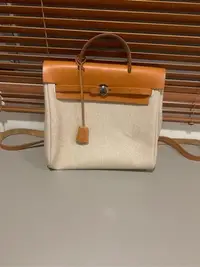 在飛比找Yahoo!奇摩拍賣優惠-Hermès herbag 愛瑪仕 帆布 米白色 後背包